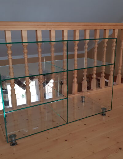 moderne Glasvitrine